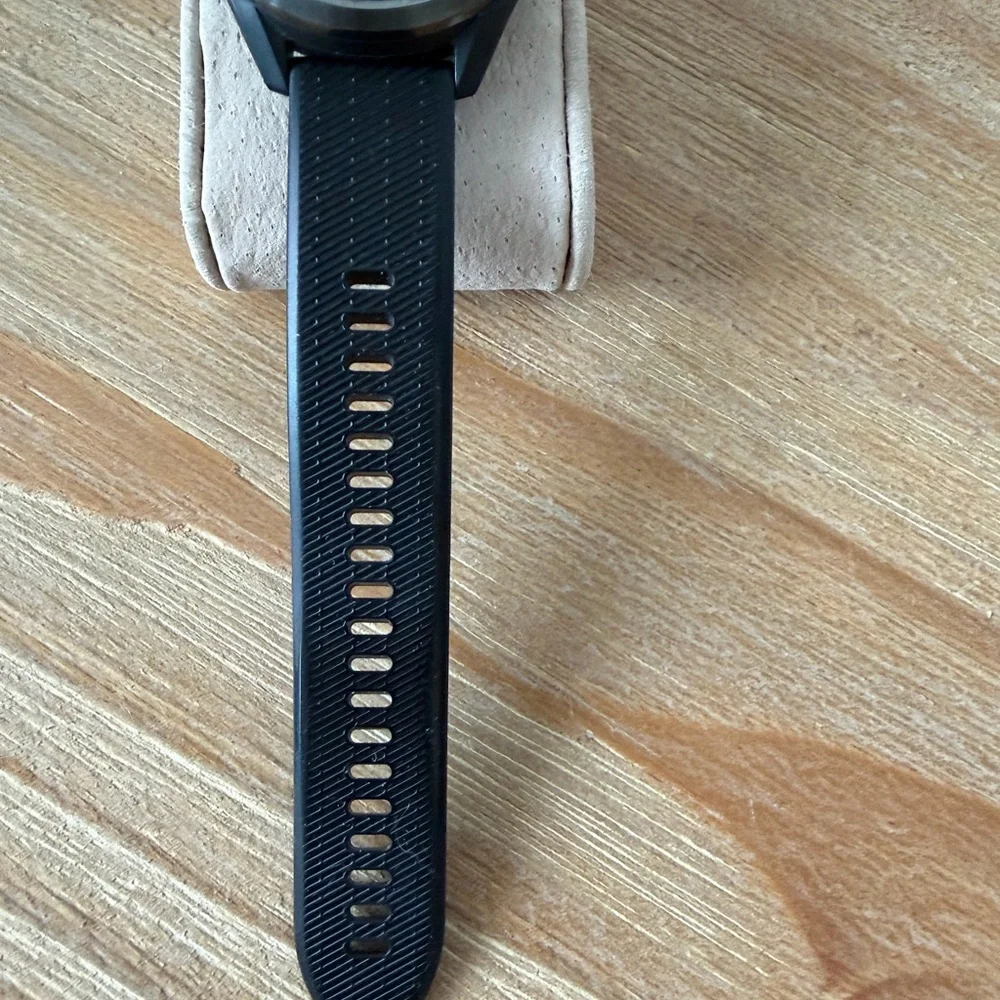 GARMIN Approach S42 GPS Golf Watch. Pre-Owned. Dust Plug. Great Condition. - Picture 8 of 12